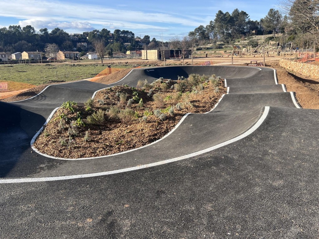 Pumptrack de Bras à Bras