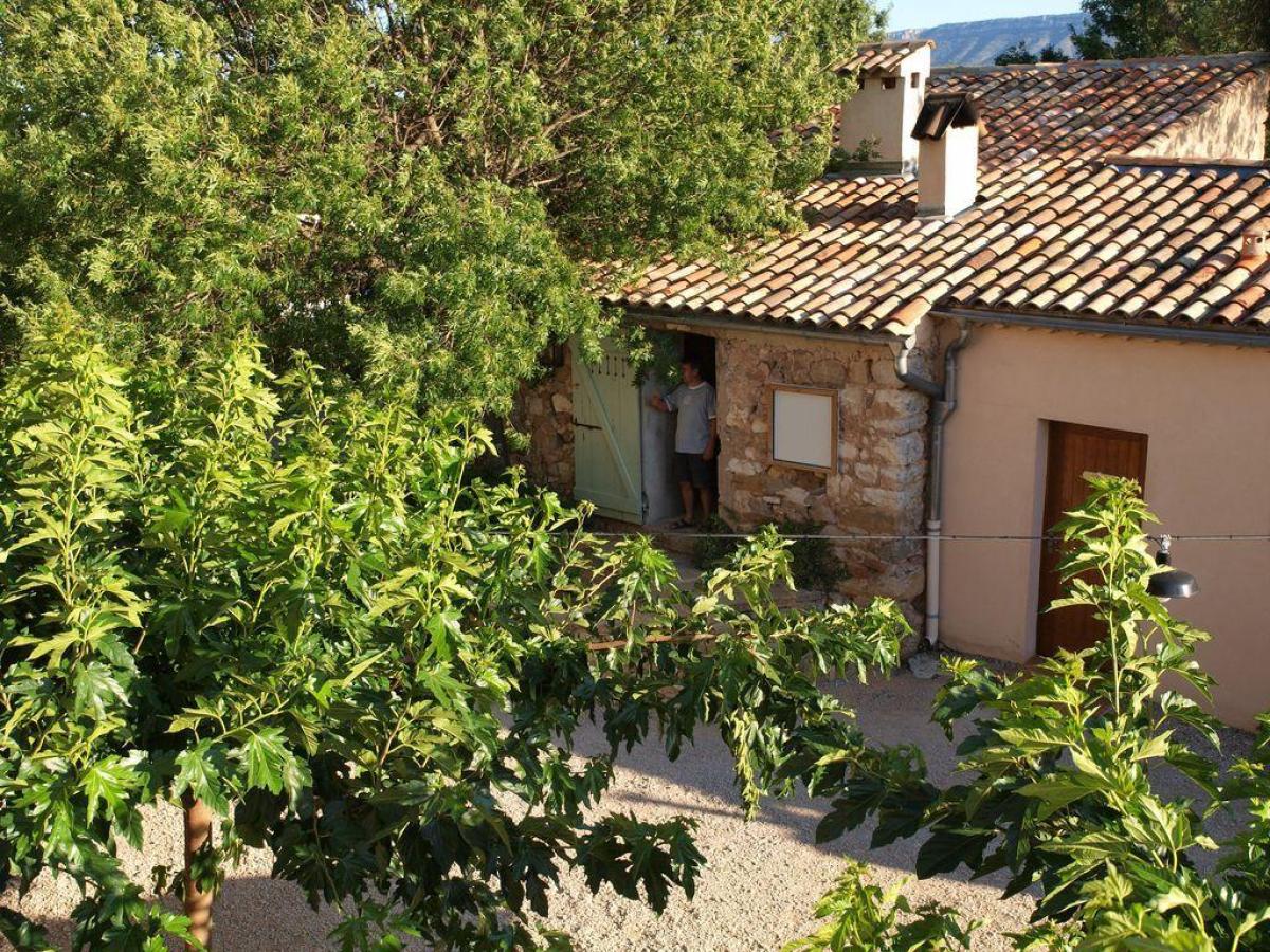 Les Terres de Saint Hilaire - Gîte Cyprès : Location Vacances à Ollières