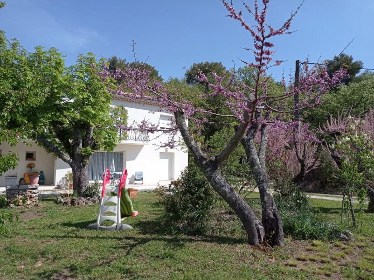 Gîte Le Tilleul : Location Vacances à Nans les Pins